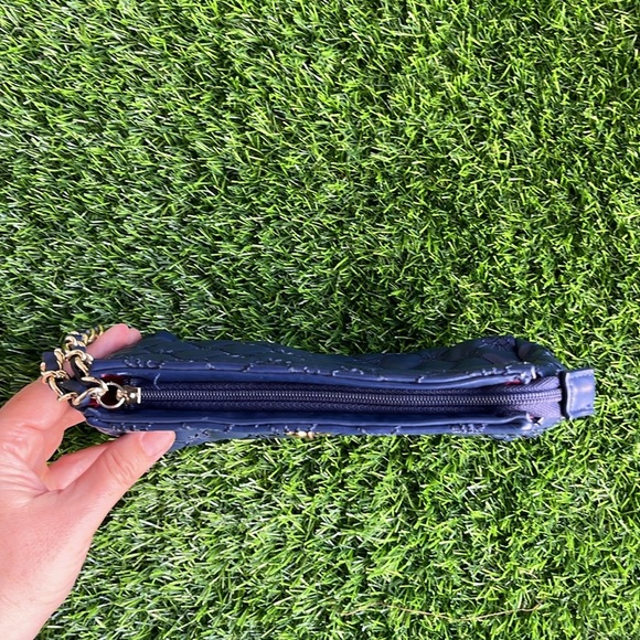 VICTORIAS SECRET Blue Cosmetic Makeup Pouch Toiletries Quilted Wristlet - Picture 2 of 10